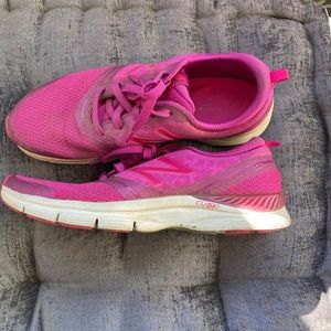 New Balance 711 Fuchsia